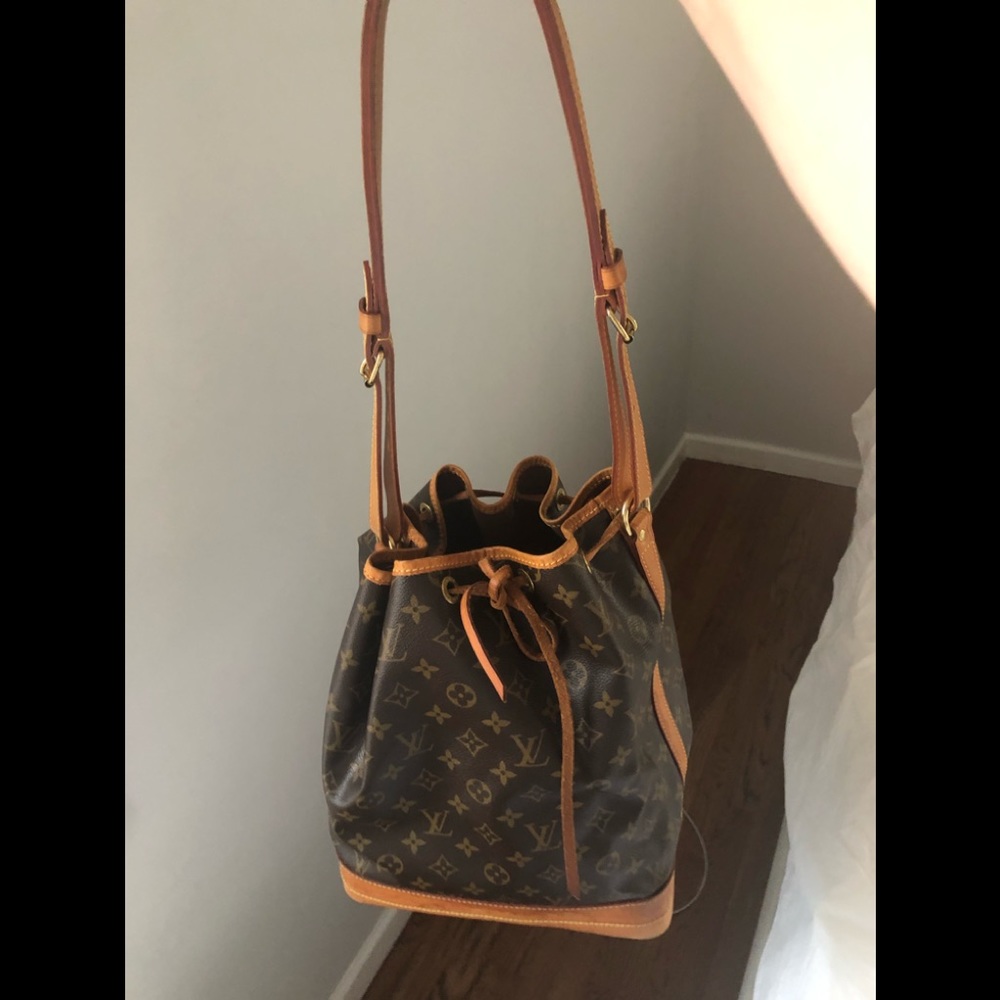 Lv Bag - image 4